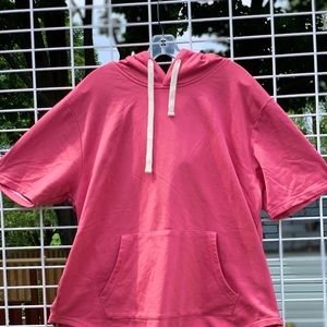 Men’s pink scoop bottom pink tee